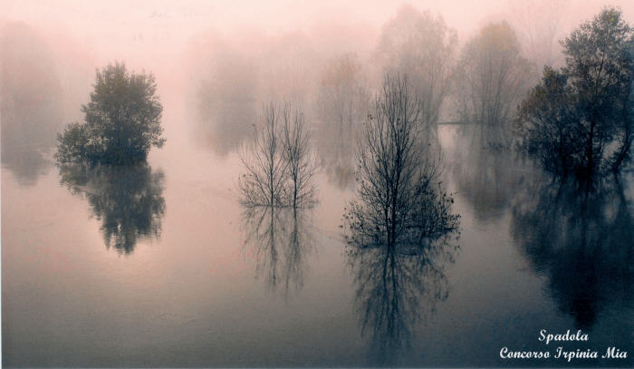 Alba sulla piena del Po